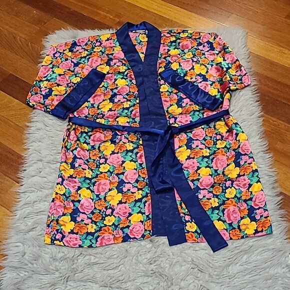 Victoria's Secret Other - Victoria secret vintage blue, yellow, pink and‎ green floral polyester bathrobe